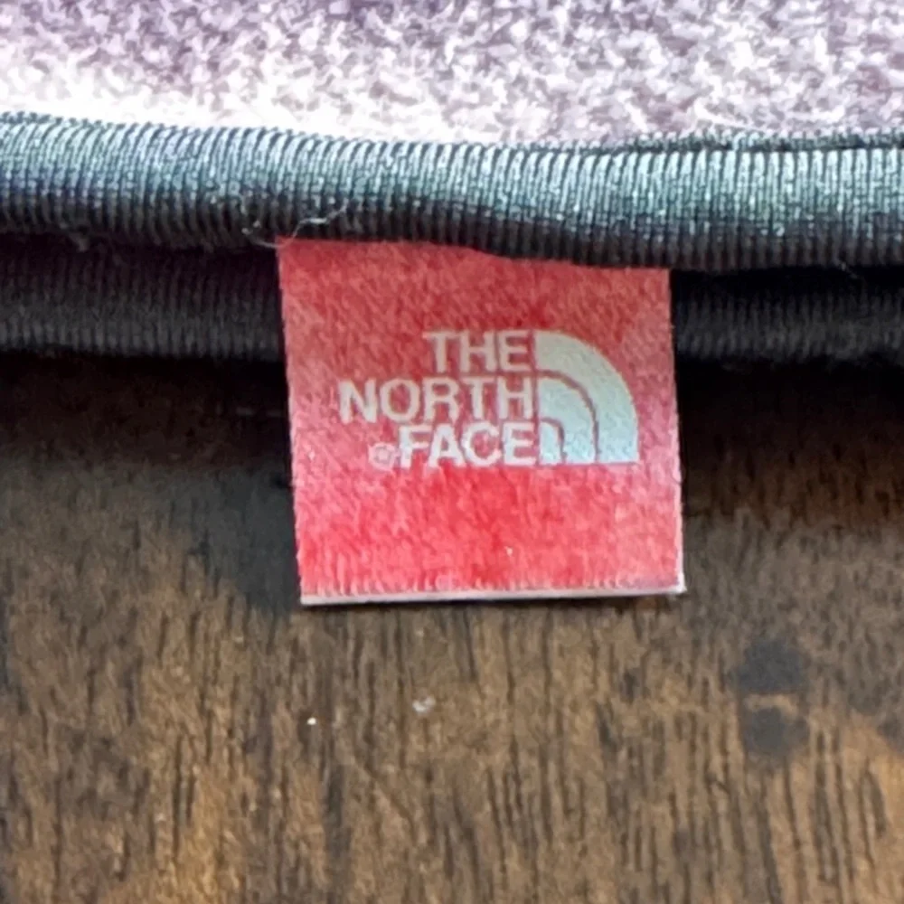The North Face Women’s Denali Fleece Gloves in Pink and Gray Sz small